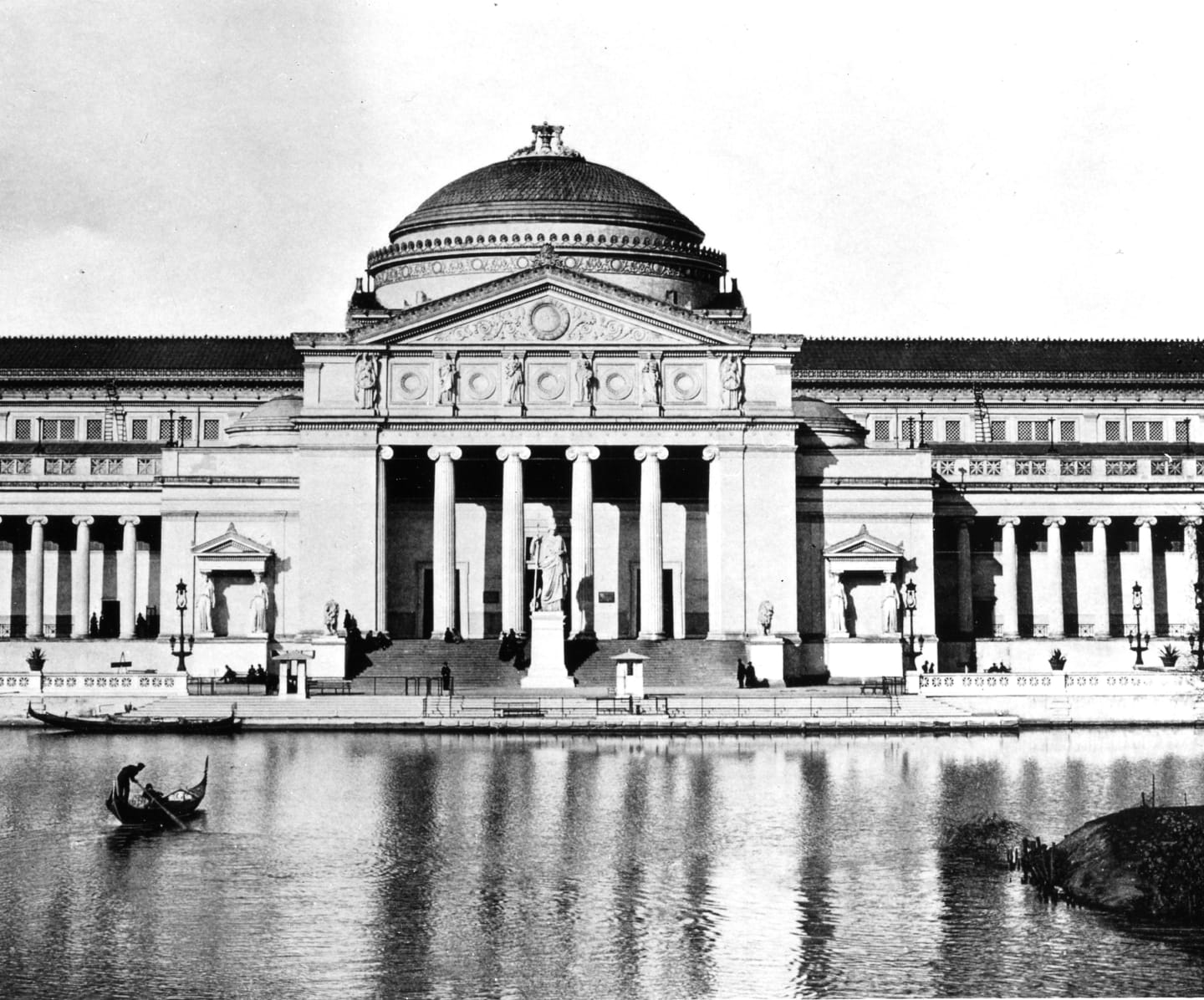 Photo: Griffin Museum of Science and Industry